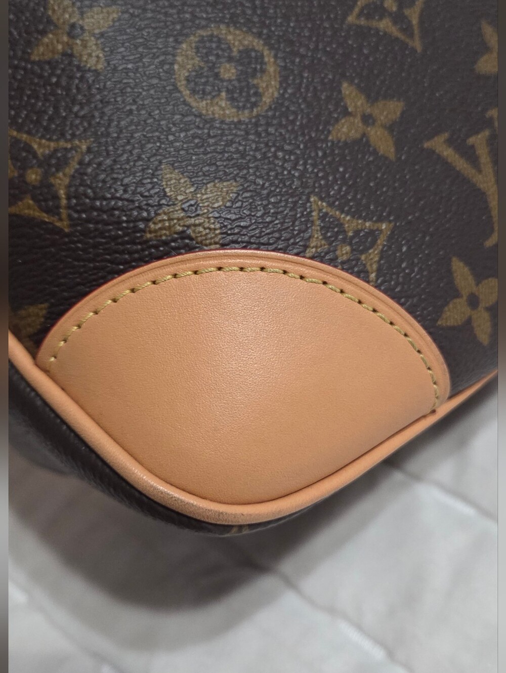 Louis Vuitton Boulogne PM - Picture 7 of 16
